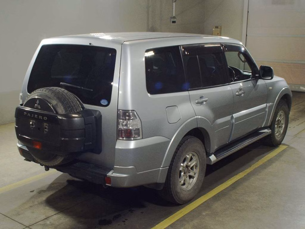 MITSUBISHI PAJERO