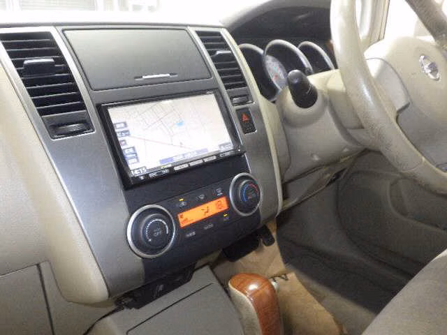 NISSAN TIIDA LATIO