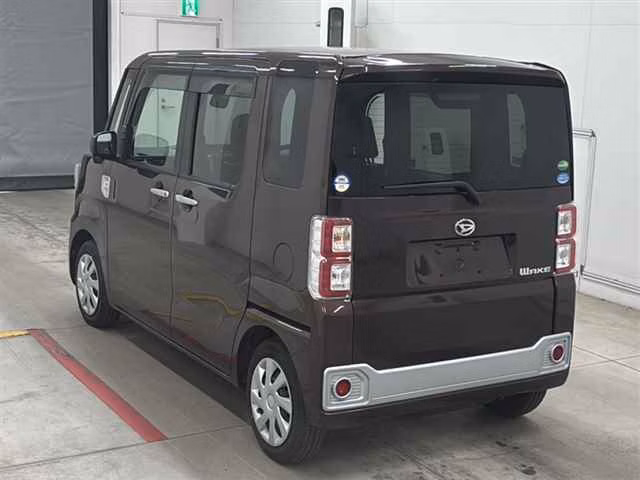 DAIHATSU WAKE