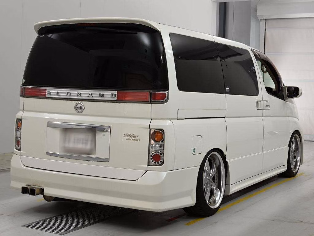 NISSAN ELGRAND