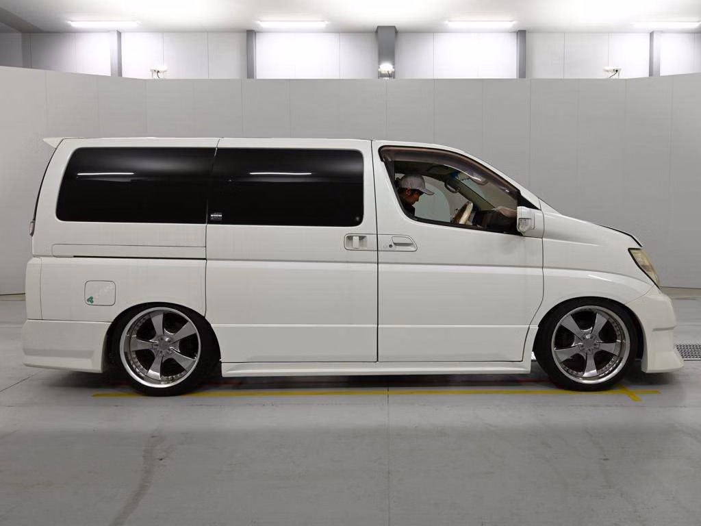 NISSAN ELGRAND