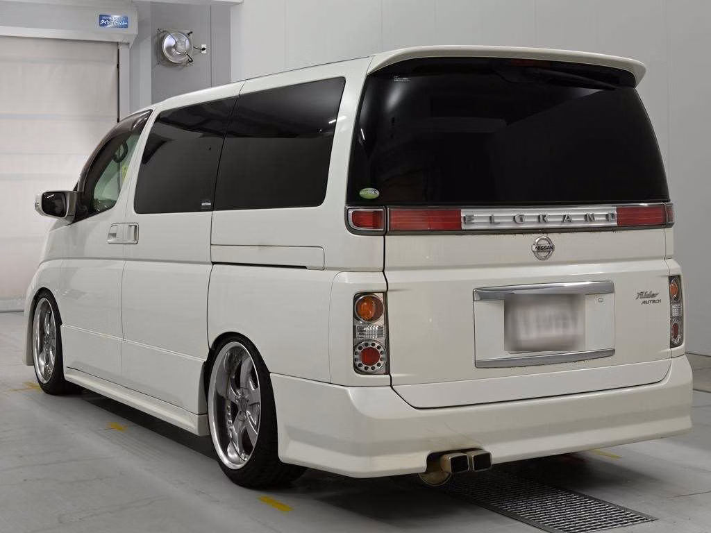NISSAN ELGRAND