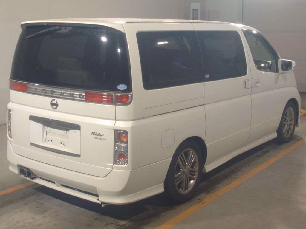 NISSAN ELGRAND