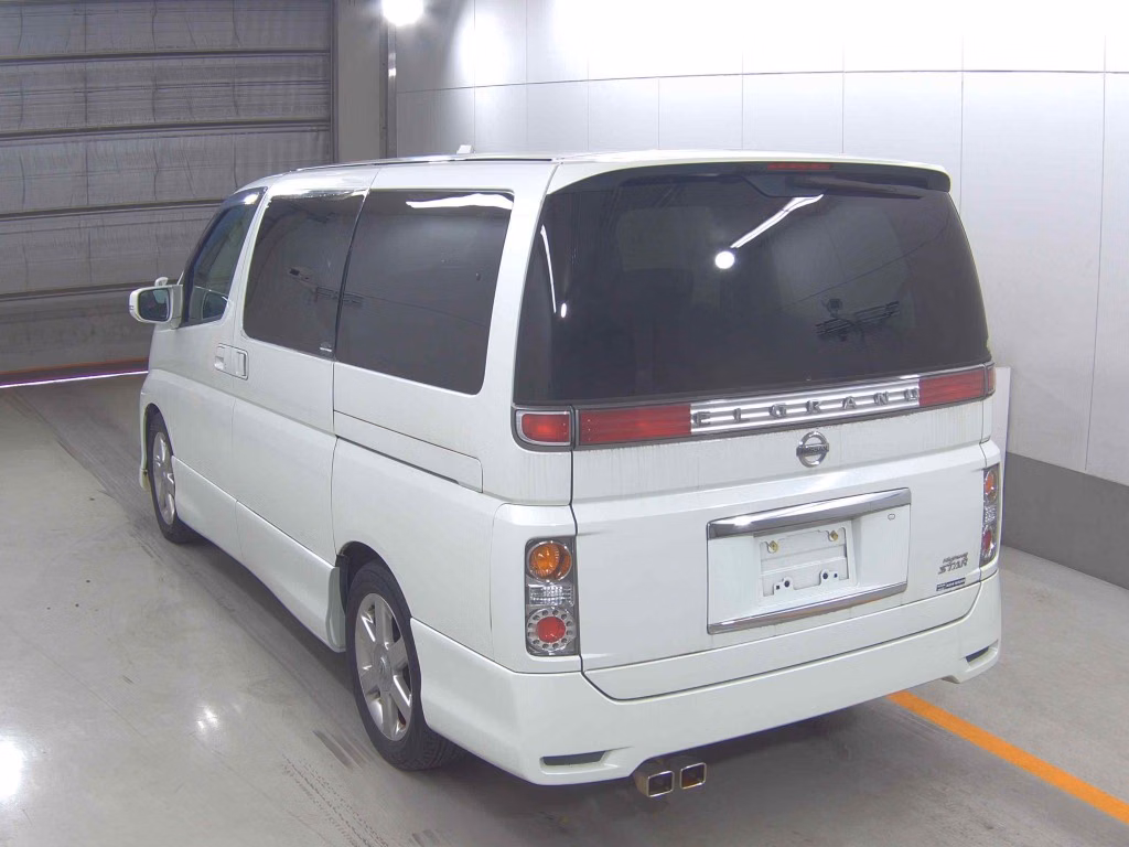 NISSAN ELGRAND