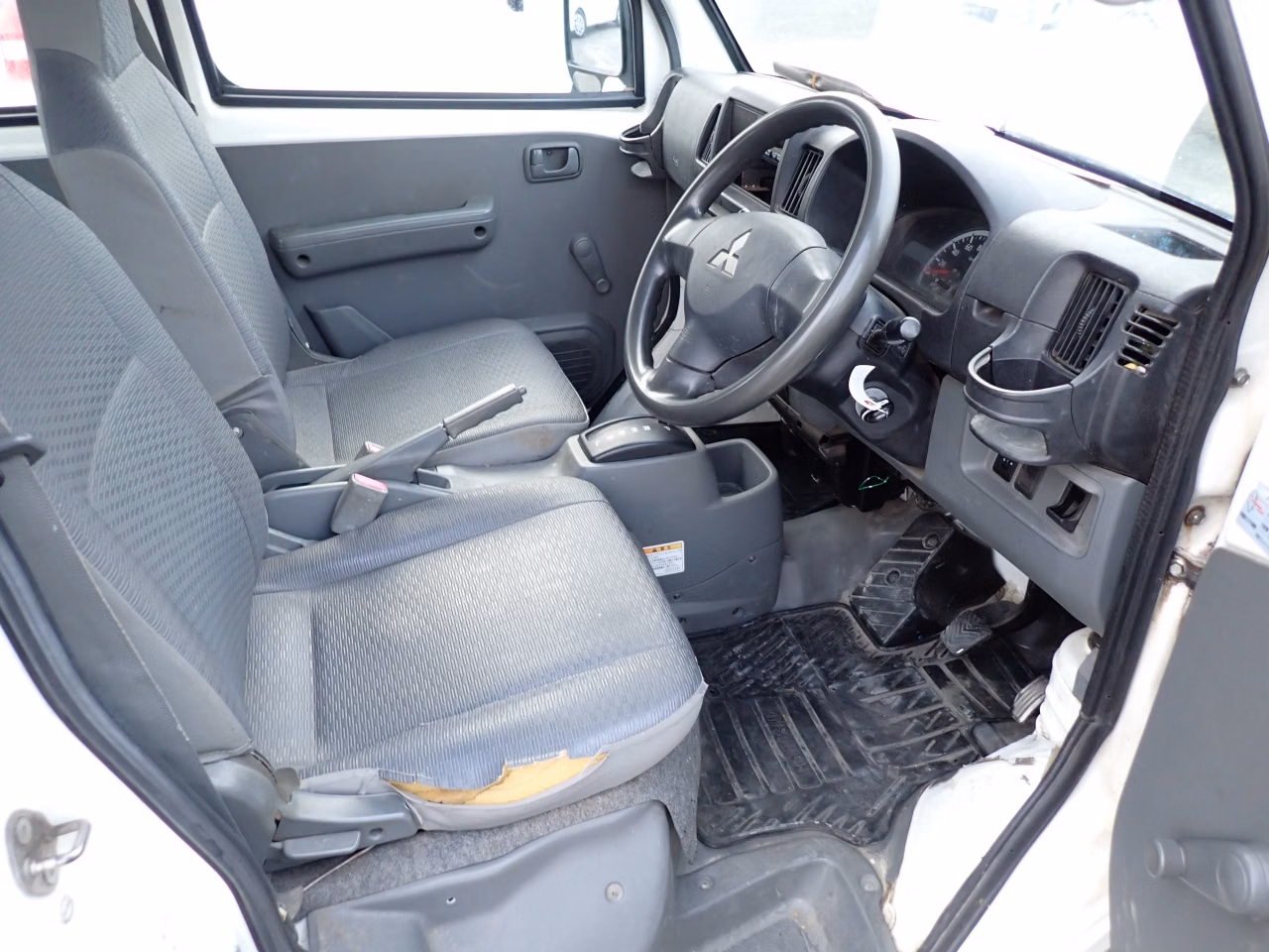 MITSUBISHI MINICAB