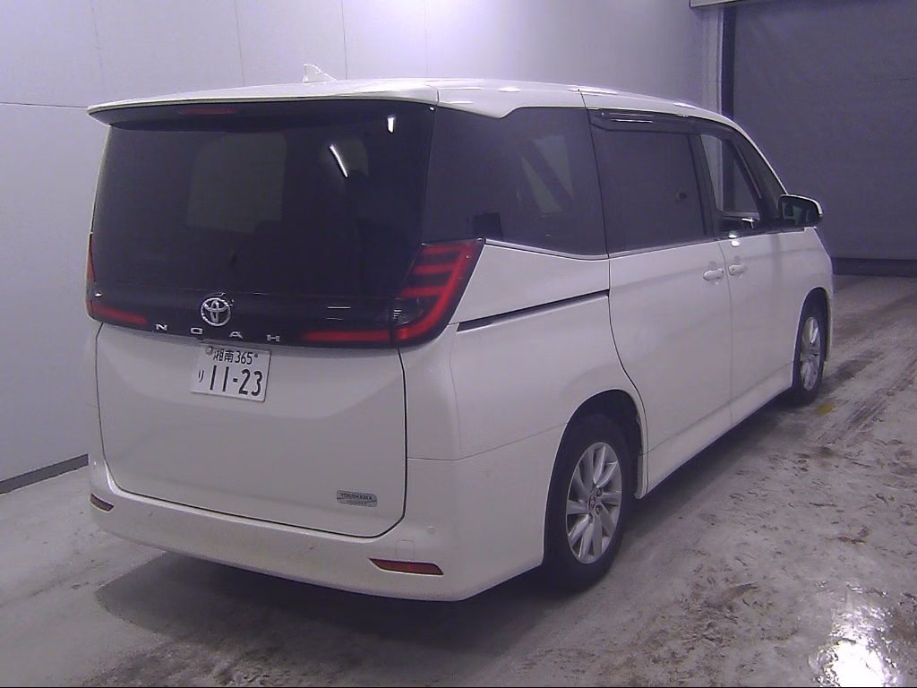 TOYOTA NOAH