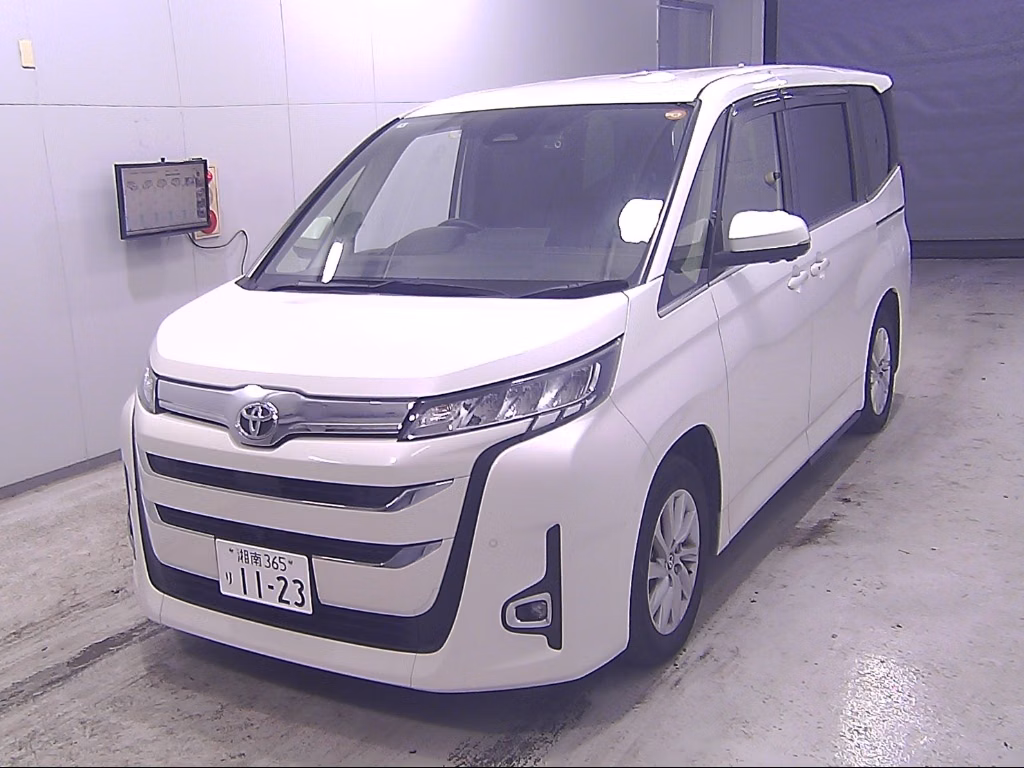 TOYOTA NOAH