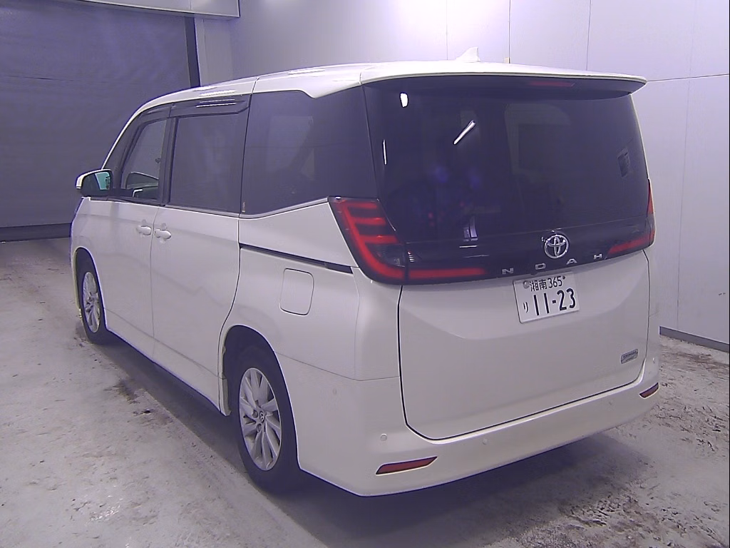 TOYOTA NOAH