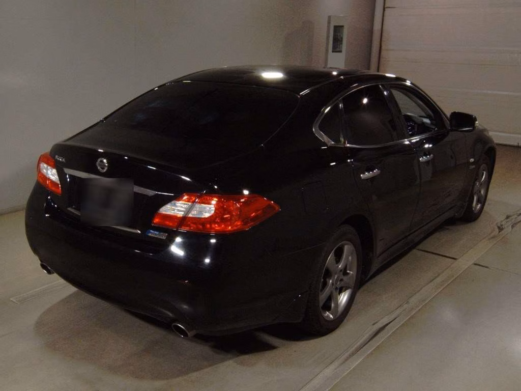 NISSAN FUGA