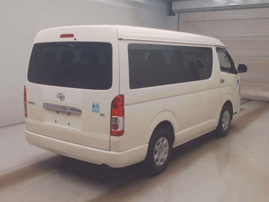 TOYOTA HIACE