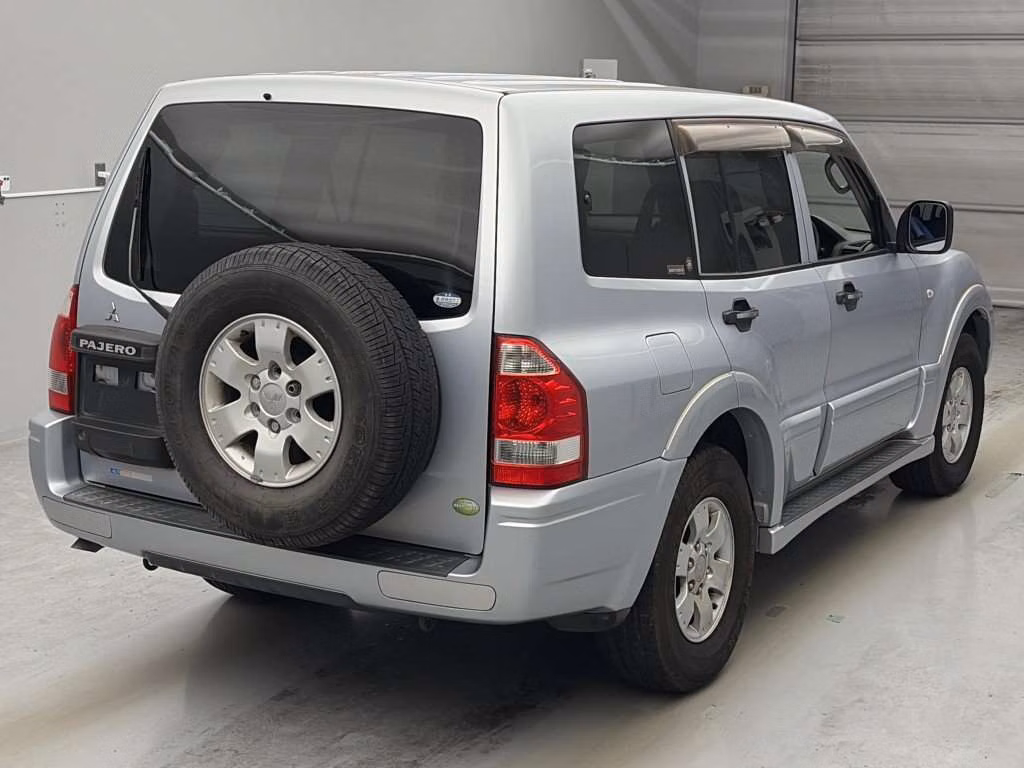 MITSUBISHI PAJERO