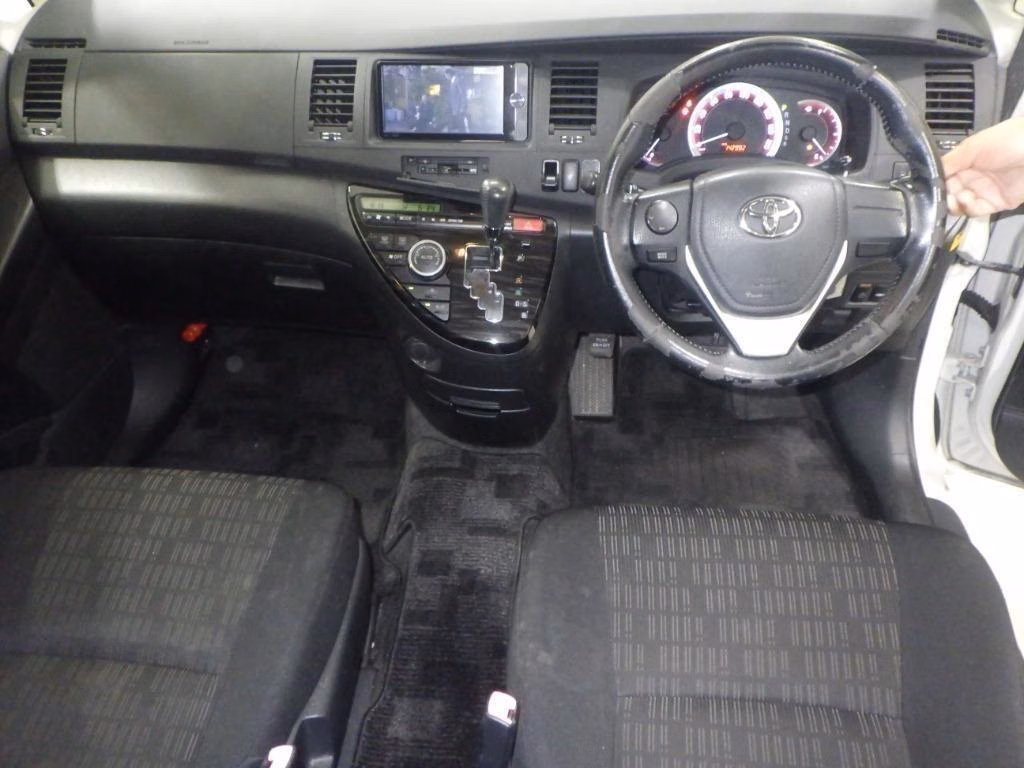 TOYOTA ISIS