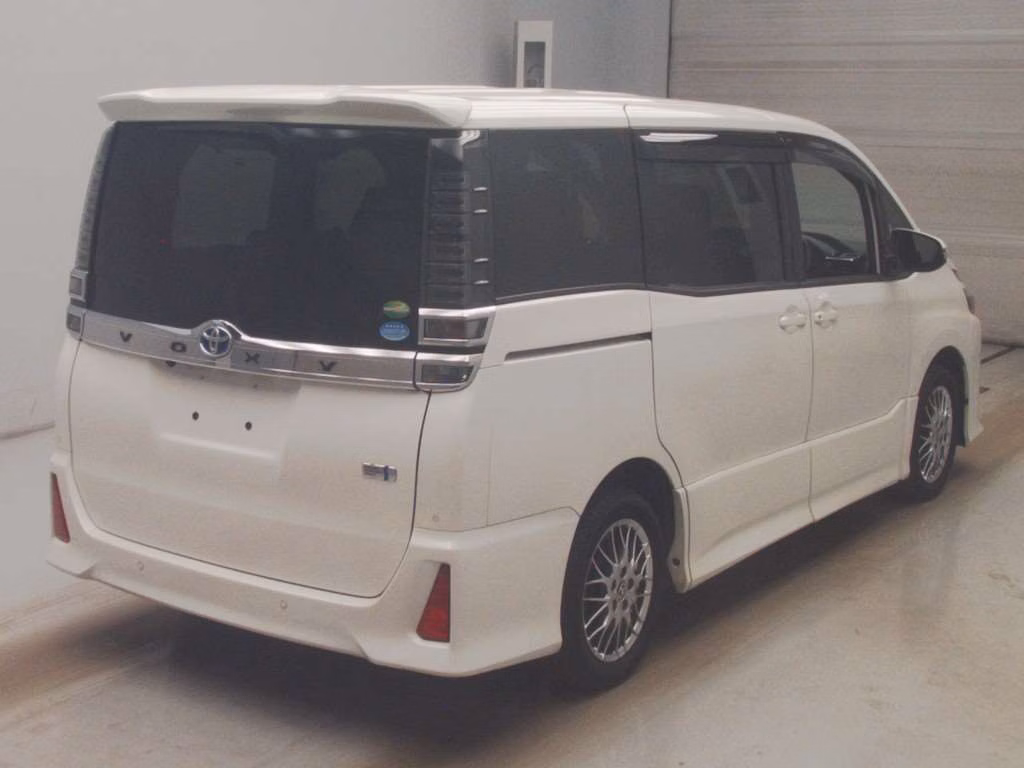 TOYOTA VOXY