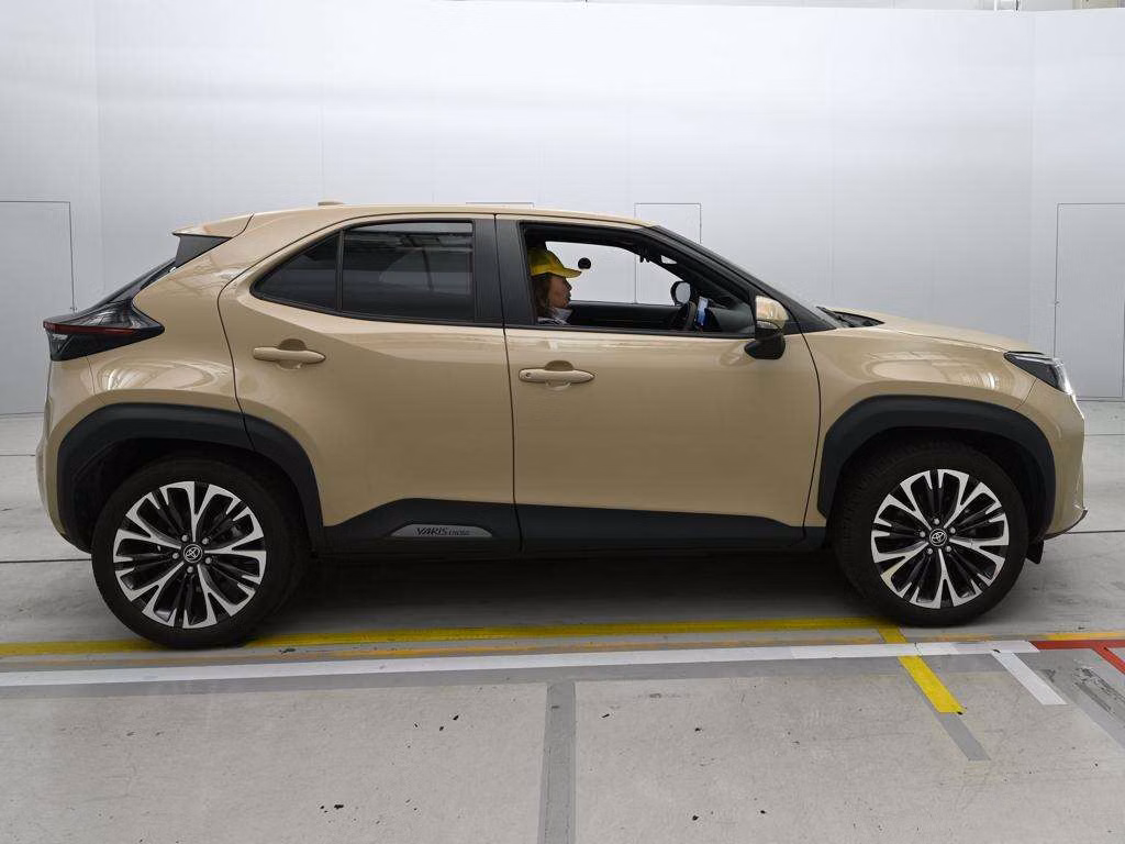 TOYOTA YARIS CROSS