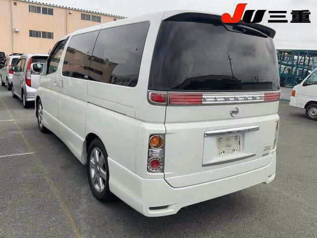 NISSAN ELGRAND