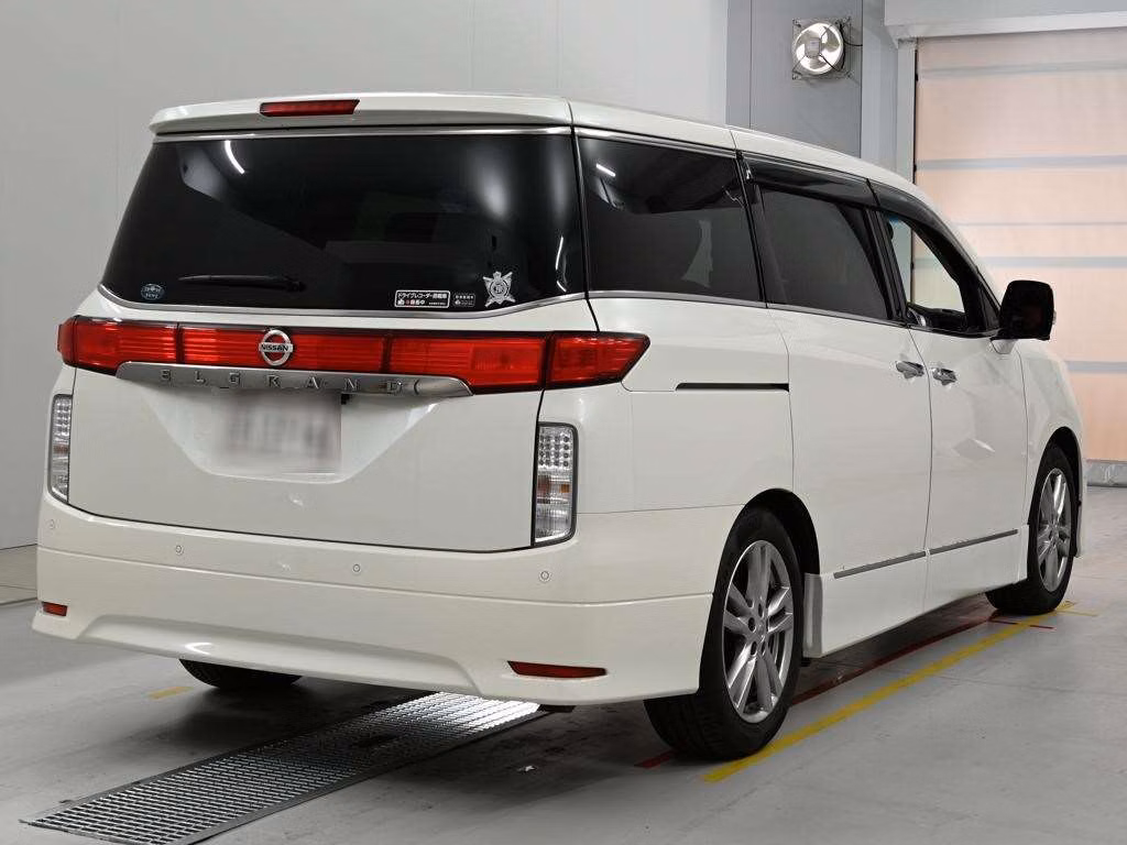 NISSAN ELGRAND