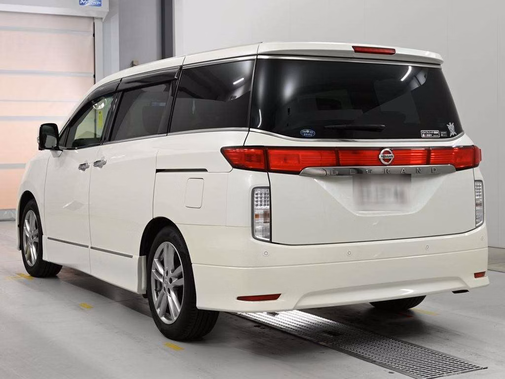 NISSAN ELGRAND