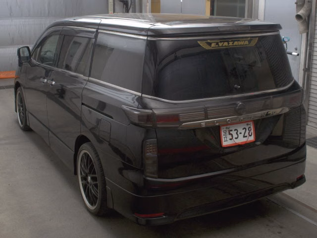 NISSAN ELGRAND