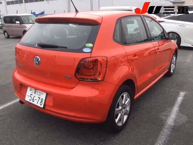 VOLKSWAGEN POLO
