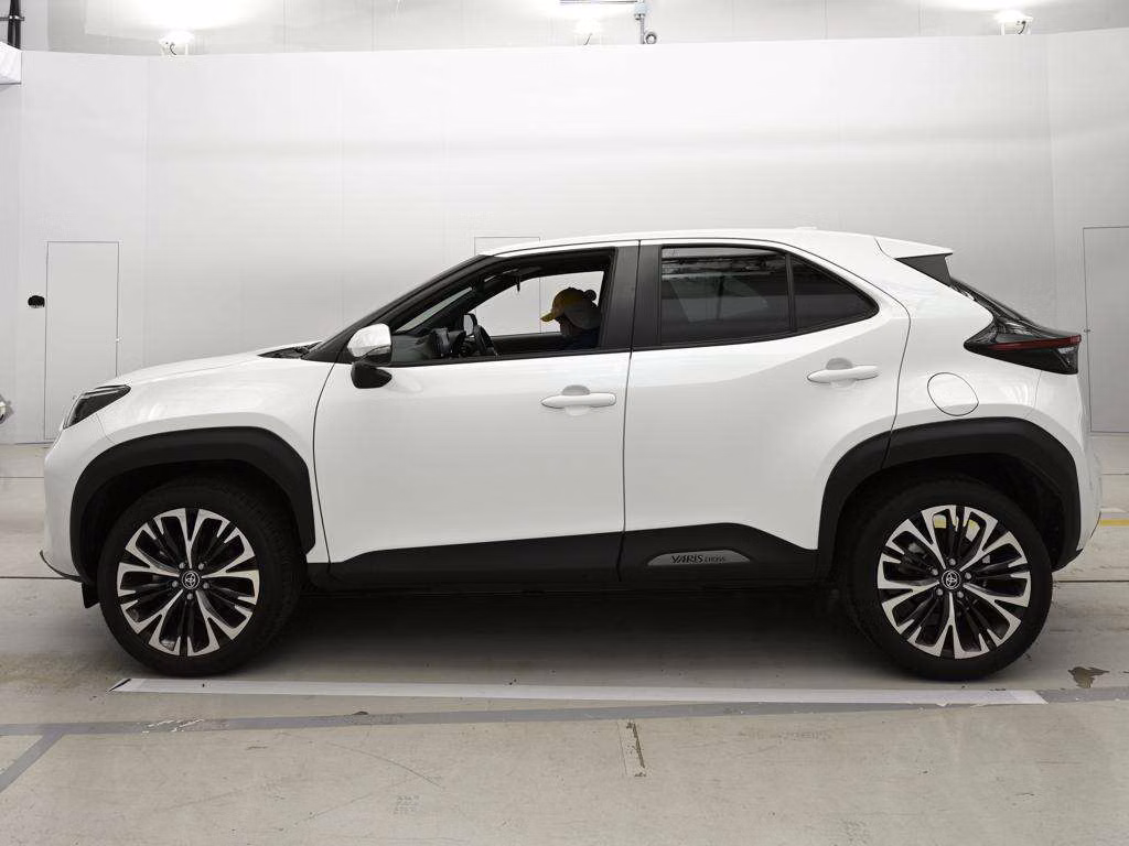 TOYOTA YARIS CROSS