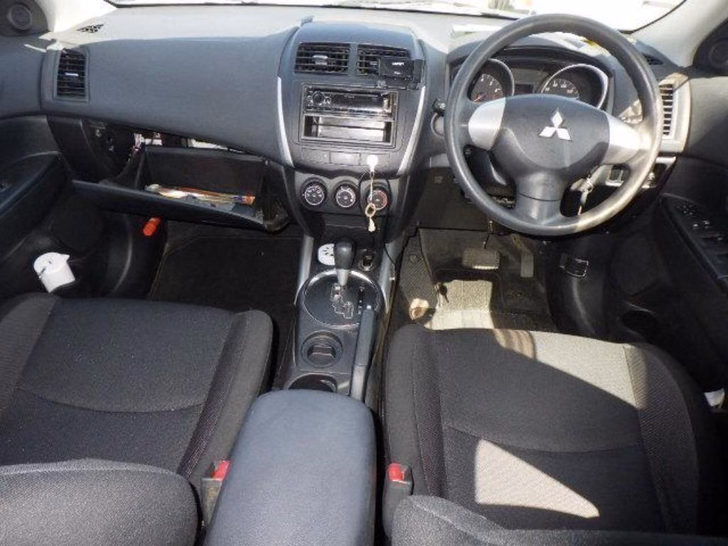 MITSUBISHI RVR