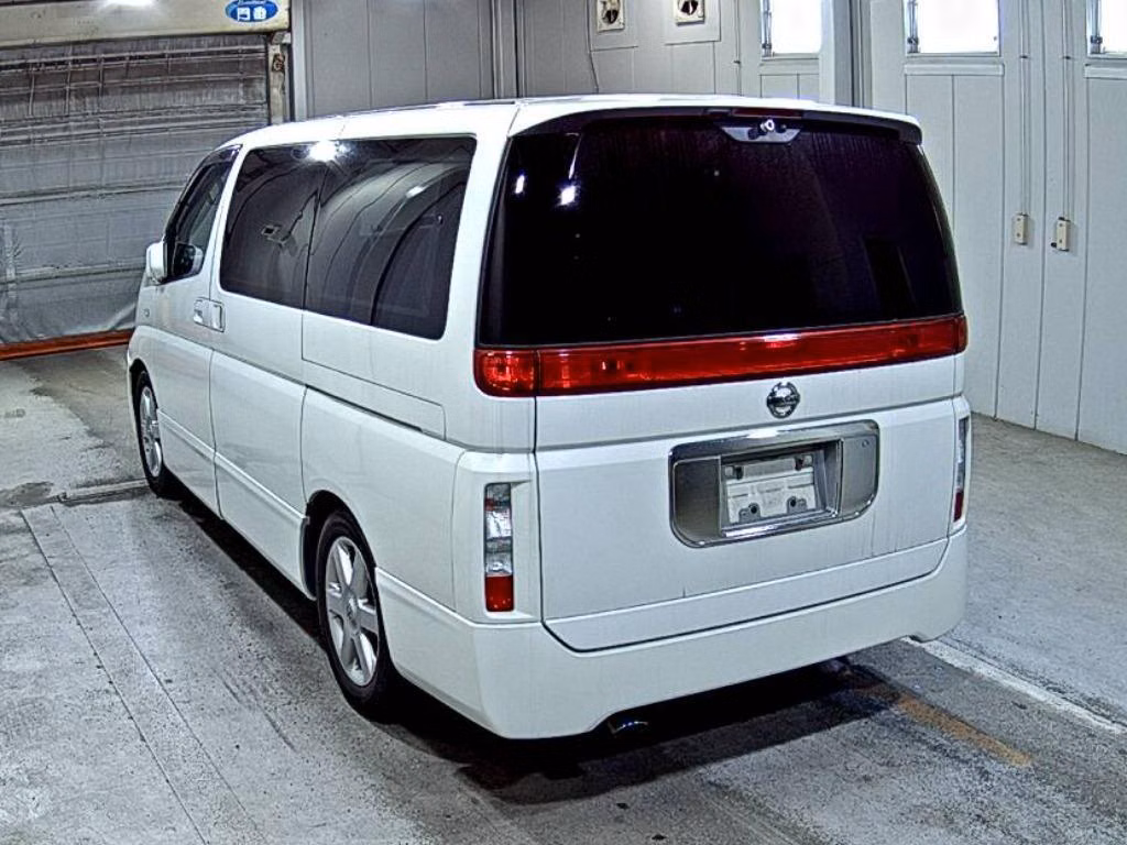NISSAN ELGRAND