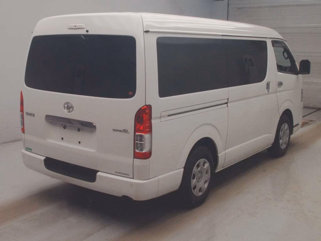 TOYOTA REGIUS ACE