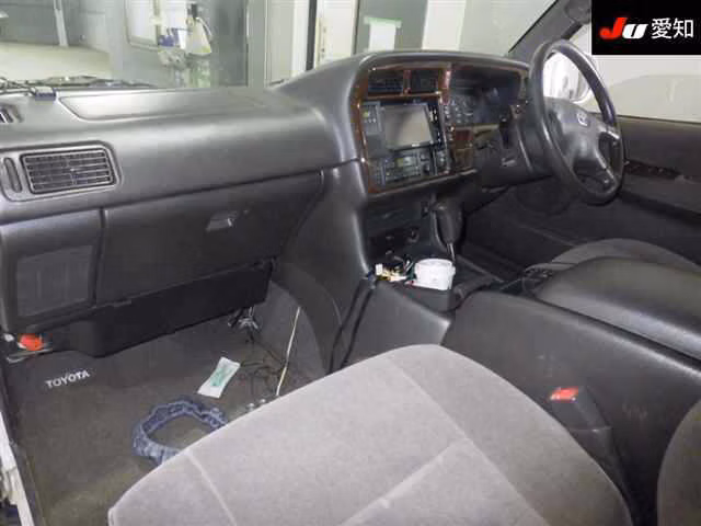 TOYOTA HIACE