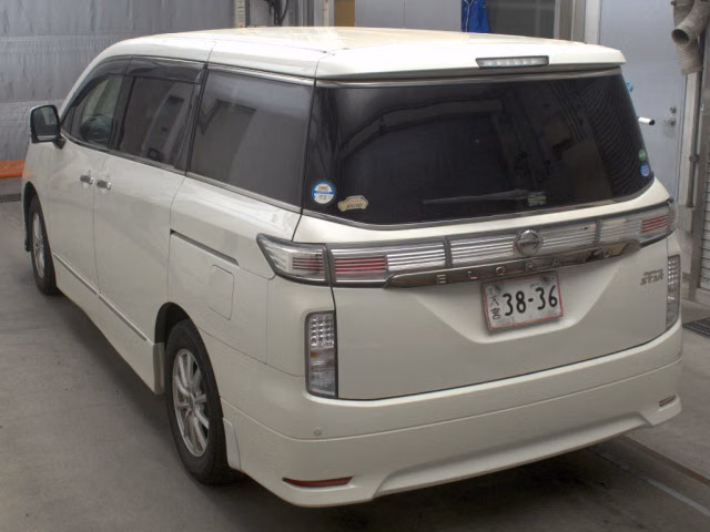 NISSAN ELGRAND