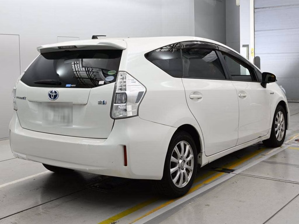 TOYOTA PRIUS ALPHA