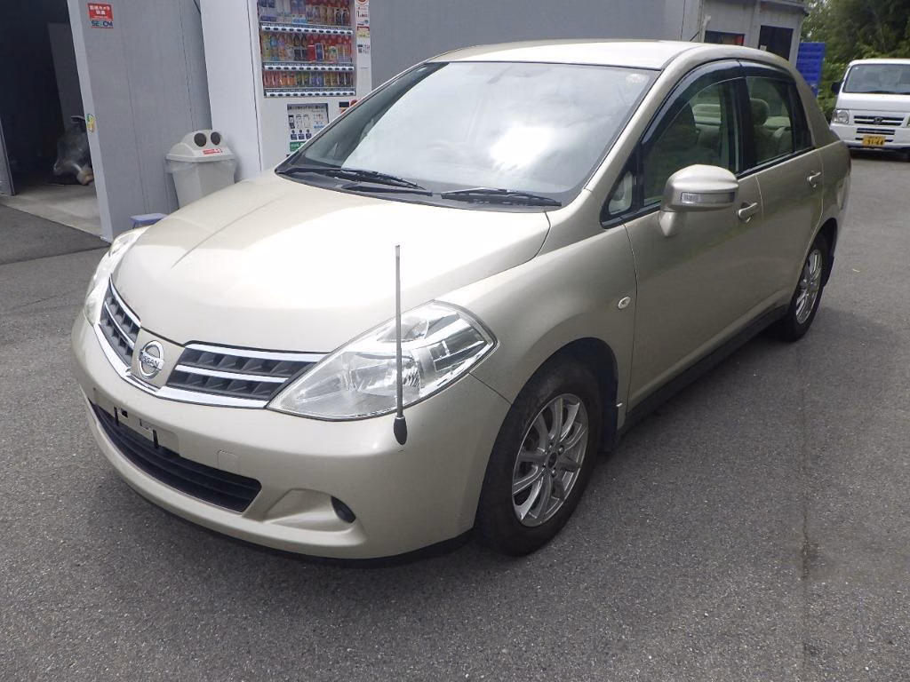 NISSAN TIIDA LATIO