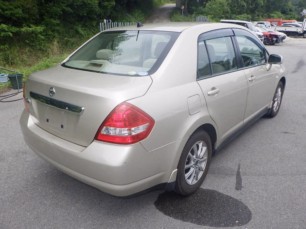 NISSAN TIIDA LATIO