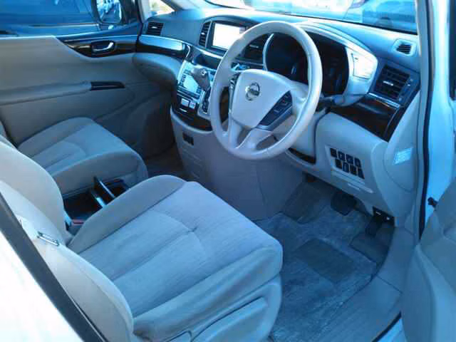NISSAN ELGRAND