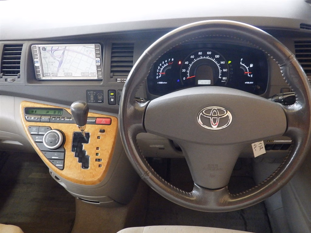 TOYOTA ISIS