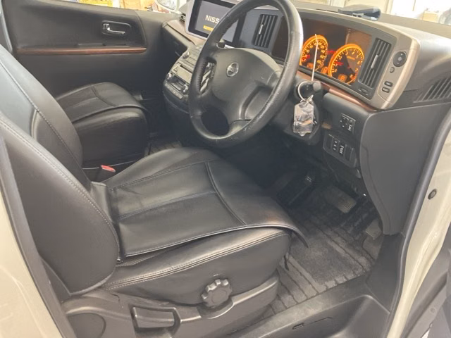NISSAN ELGRAND