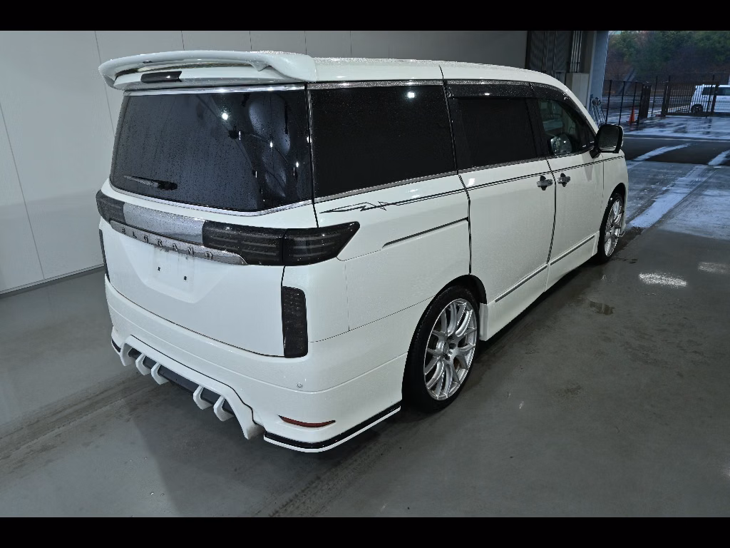 NISSAN ELGRAND