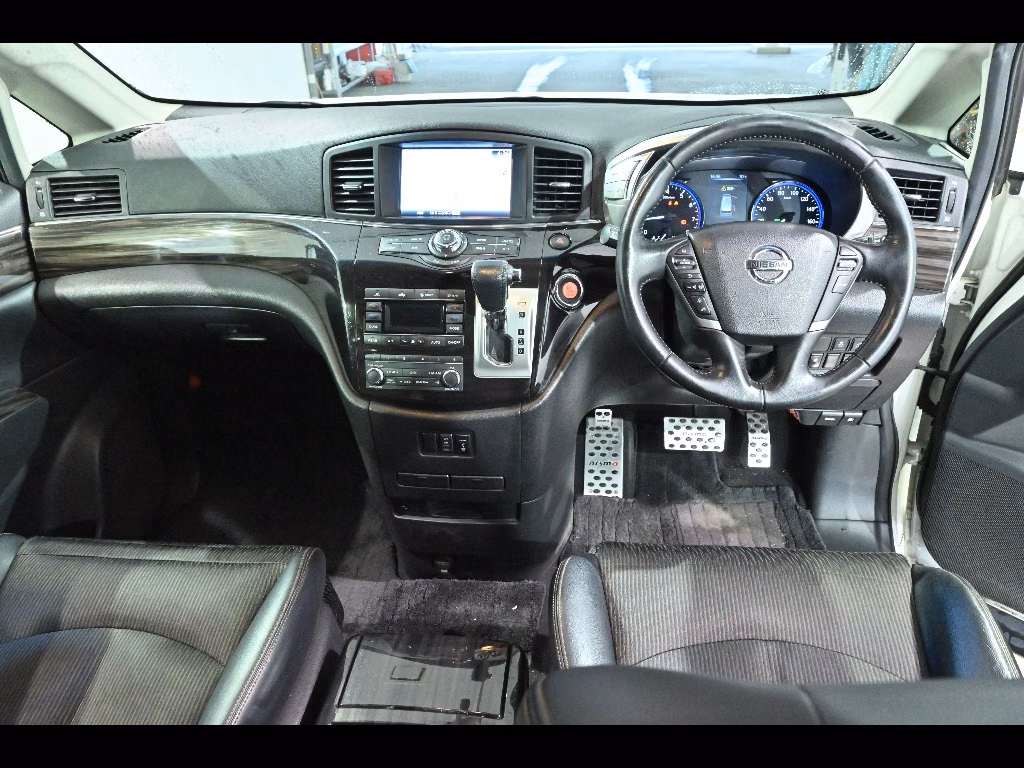 NISSAN ELGRAND