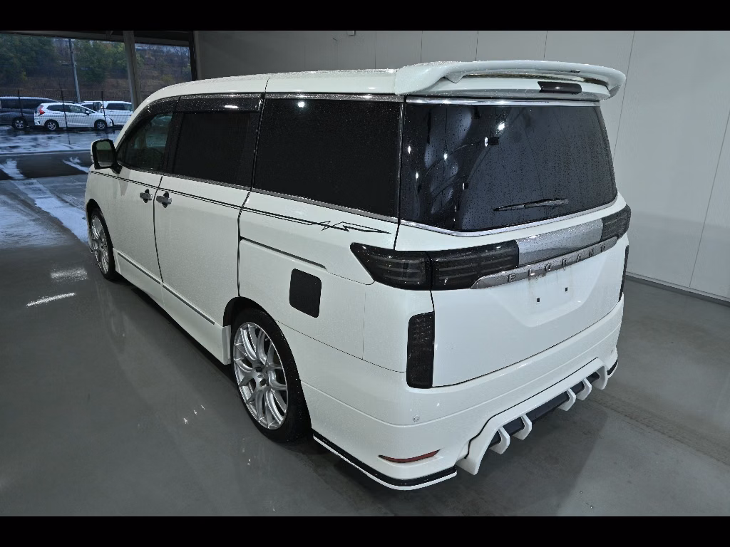 NISSAN ELGRAND