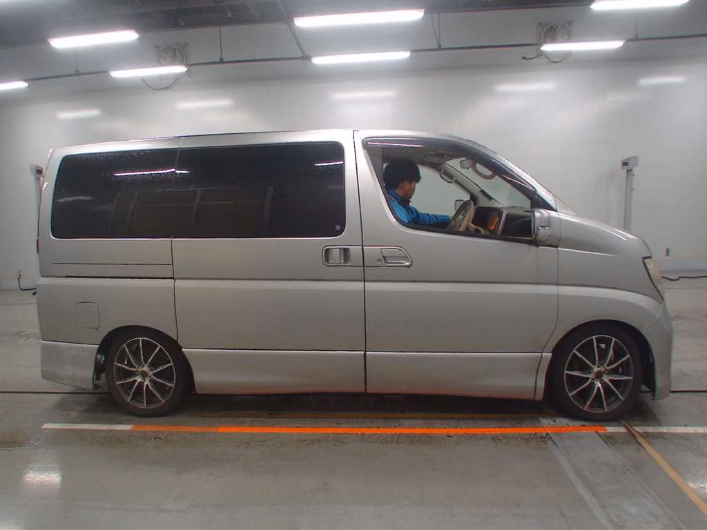NISSAN ELGRAND