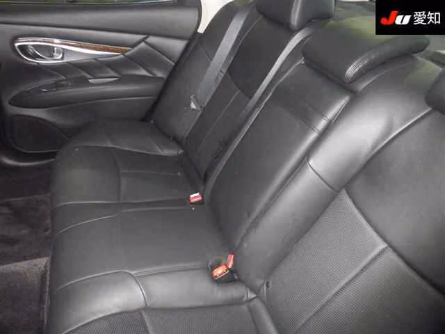 NISSAN FUGA