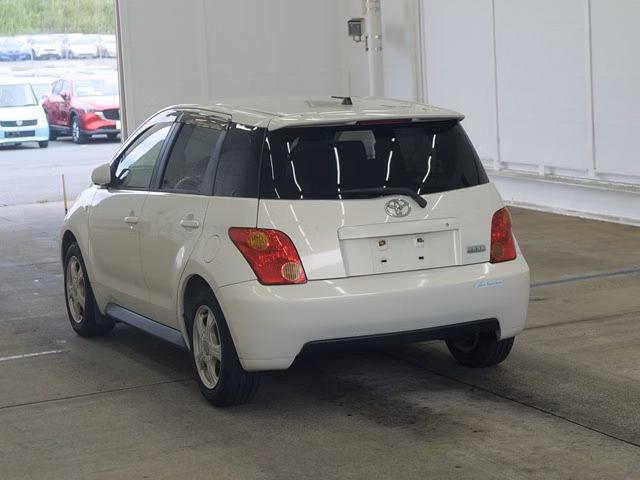 TOYOTA IST
