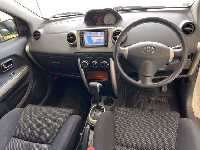 TOYOTA IST