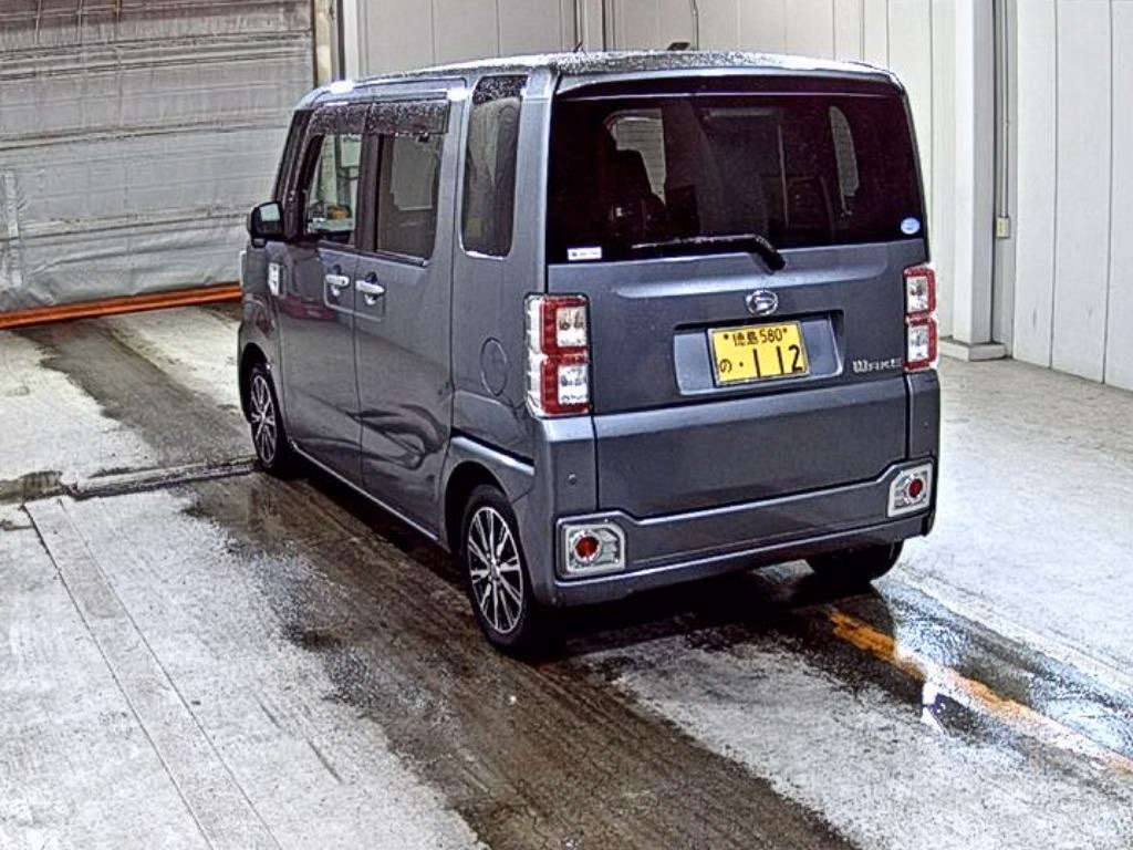 DAIHATSU WAKE
