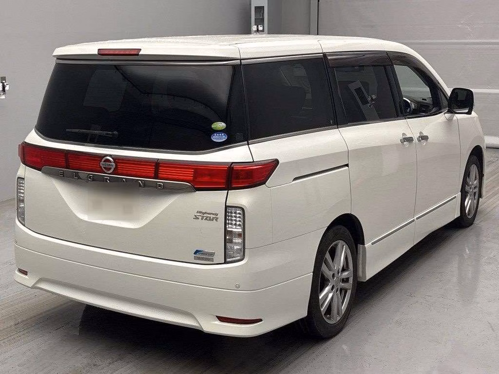 NISSAN ELGRAND