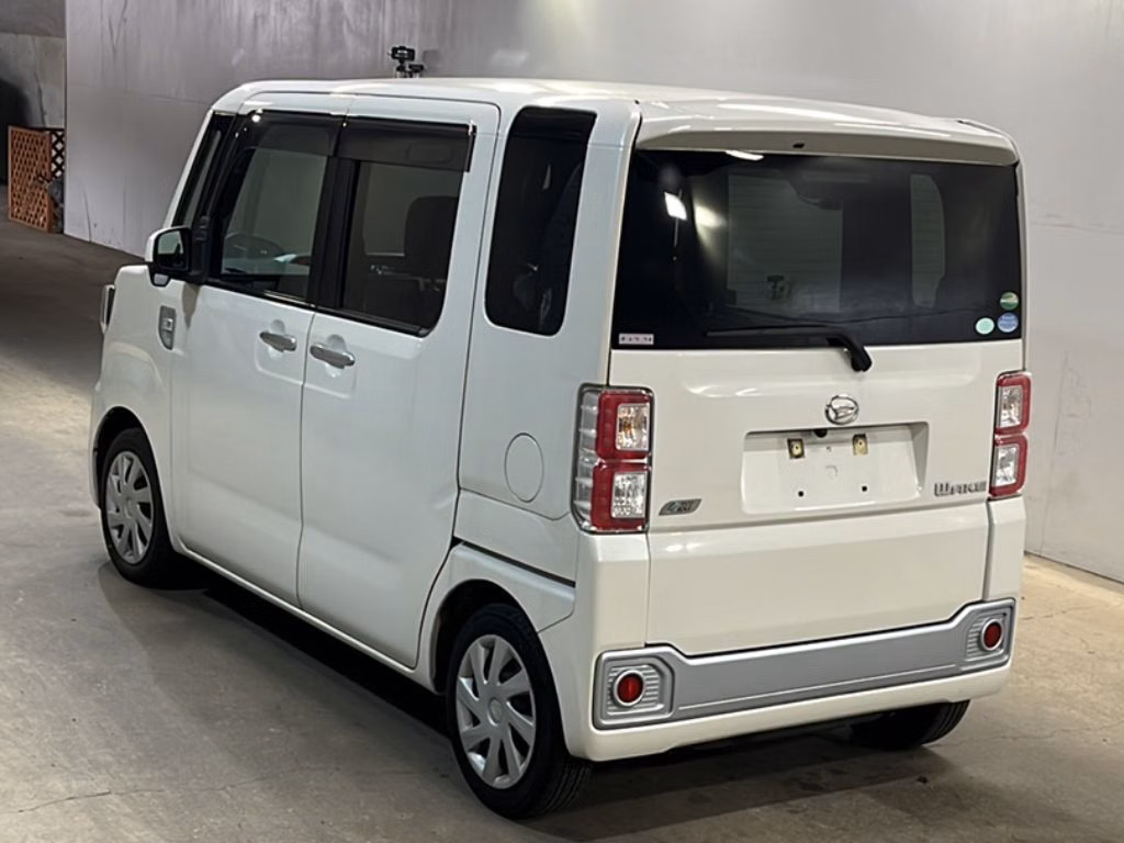 DAIHATSU WAKE