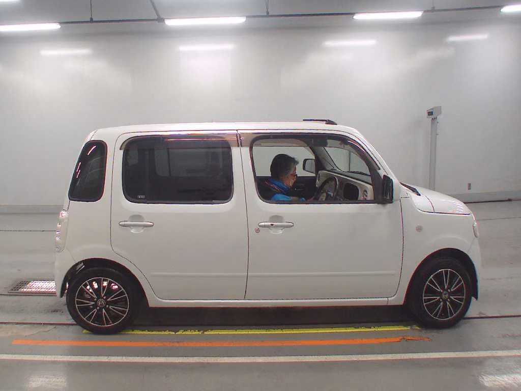 DAIHATSU MIRA COCOA