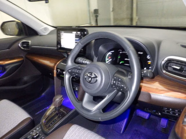 TOYOTA YARIS CROSS