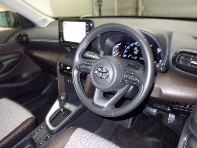 TOYOTA YARIS CROSS