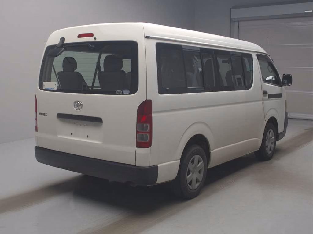 TOYOTA HIACE