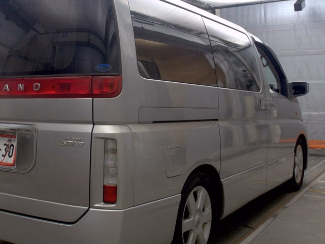 NISSAN ELGRAND